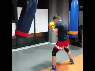 assess the speed of the hands on the bag