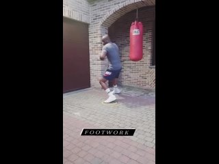 practicing the movement of the legs in boxing boxing