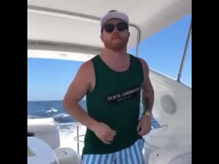 canelo relaxing dancing on his yacht