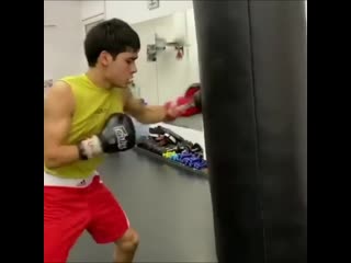 estimate the speed of the hands on the bag