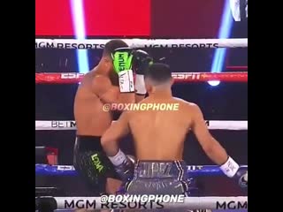 successful attacks of lopez in a fight with lomachenko