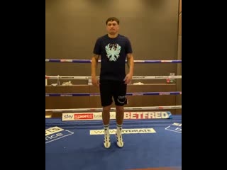 usyk showed how he trains leg mobility in the ring