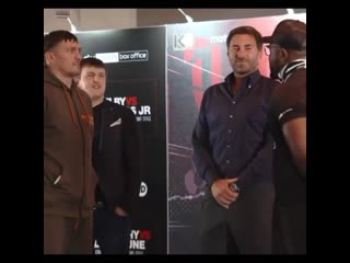 usyk-chisora ​​face to face