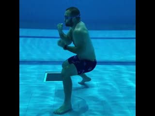 murat gassiev showed shadow boxing in the pool using the ali method