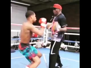 floyd mayweather sr did some paw work with devin haney