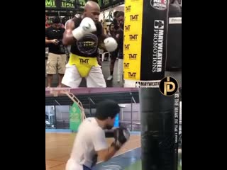 how floyd mayweather and manny pacquiao work on a heavy bag