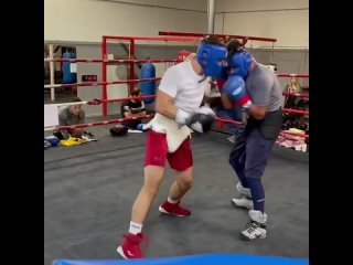 evaluate the reaction of the boxer at close range