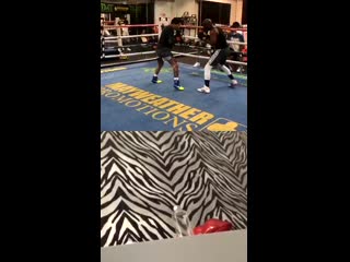 floyd mayweather trains gervont davis