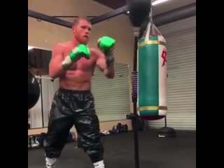 canelo alvarez works on pneumatics