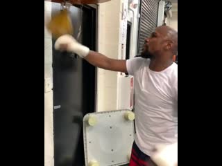 floyd mayweather practices mustache trimming