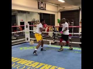 floyd mayweather trained with undefeated lightweight prospect rolando romero (11-0, 10 kos) to work on defense