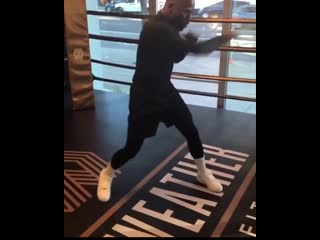 old floyd mayweather showed shadow boxing