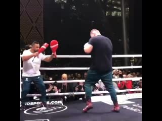 andy ruiz open training before the fight with anthony joshua.