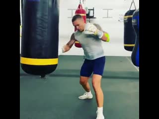 oleksandr usyk showed his work on a punching bag