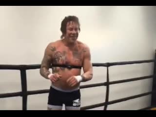 mickey rourke had 6 fights in prof. ring, and still attends the boxing gym at 67