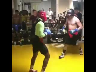 how adrien broner disassembles his opponent in sparring