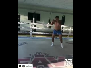 oleksandr usyk practicing foot dances in the style of muhammad ali