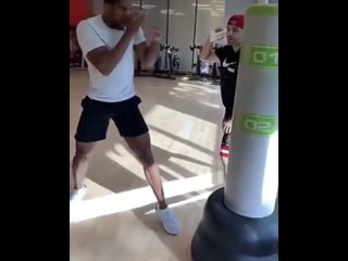 anthony joshua practicing getting in and out of a punch attack