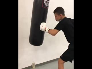 estimate the manual speed of a young boxer