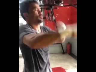 manny pacquiao continues training for keith thurman