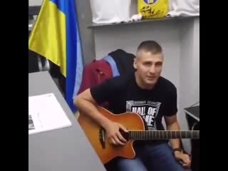 carnation during a visit to the ukrainian boxing hall of fame demonstrated musical talents