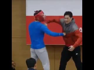 what happens if a boxer hits a student of bruce lee