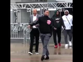 errol spence replicates conor mcgregor's famous walk