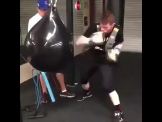 power work canelo alvarez on a heavy bag