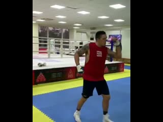 usyk lit up in training for a cool track