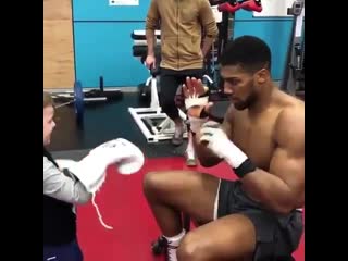 anthony joshua teaches young boxer how to think and work on the paws