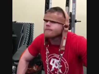 canelo alvarez strengthens his neck