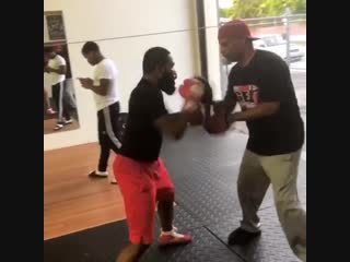 adrien broner continues his training for the fight with manny pacquiao