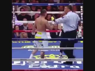 when marcos maidana in a fight with floyd mayweather began to use kicks.