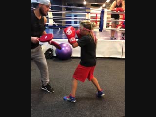 "baby left hook" kira makogonenko is working on the left hook, oscar de la hoya's favorite shot