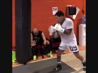 gervonta davis works on a heavy bag