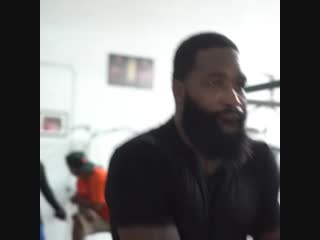 adrien broner continues his training for the fight with manny pacquiao