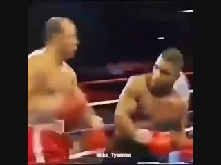 mike tyson flashknocked down by bonebreaker smith.