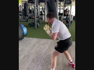 canelo alvarez masterfully works on a heavy bag