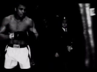 rare video. young and promising mohammed ali works on the bag.