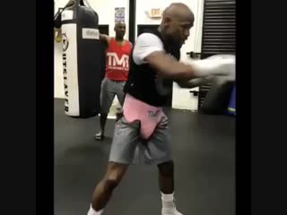 floyd mayweather is gearing up for his return to the ring.