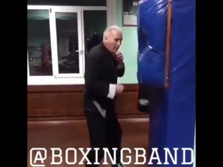 the moment when grandpa hits the wall is better than young boxers.