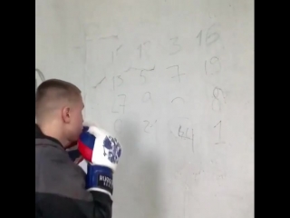 training for a boxer on speed thinking according to the method of vasily lomachenko.