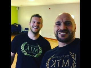 gypsy baron tyson fury has time to fool around in training.