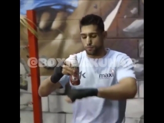 boxing tricks from amir khan.