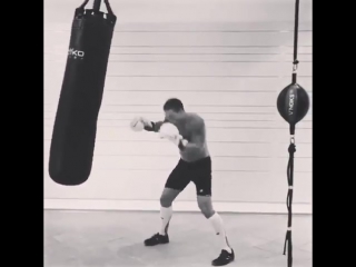 oleksandr usyk is preparing for the fight with mark hook.