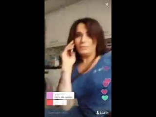 milf shows her big ass on cam